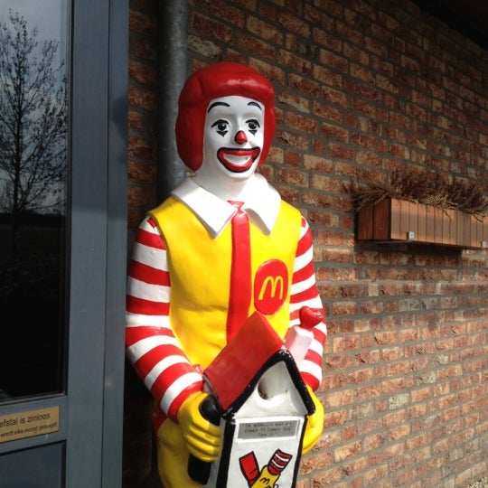 Снимок сделан в McDonald&#39;s пользователем Patrick V. 4/5/2012