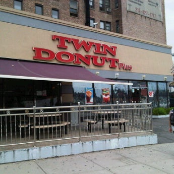 Foto tomada en Twin Donut  por Kino el 9/11/2011