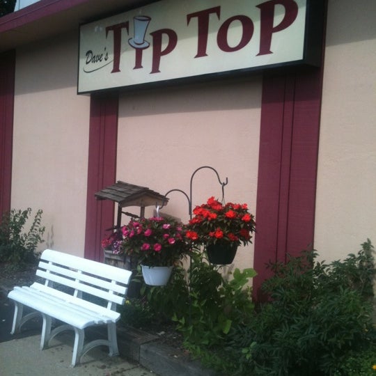 Снимок сделан в Tip Top Restaurant &amp; Catering пользователем David K. 8/2/2011