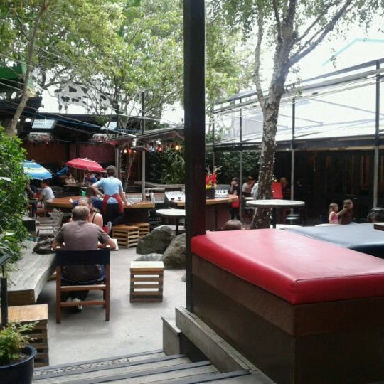 1/7/2012 tarihinde Dan W.ziyaretçi tarafından Southern Cross Garden Bar Restaurant'de çekilen fotoğraf