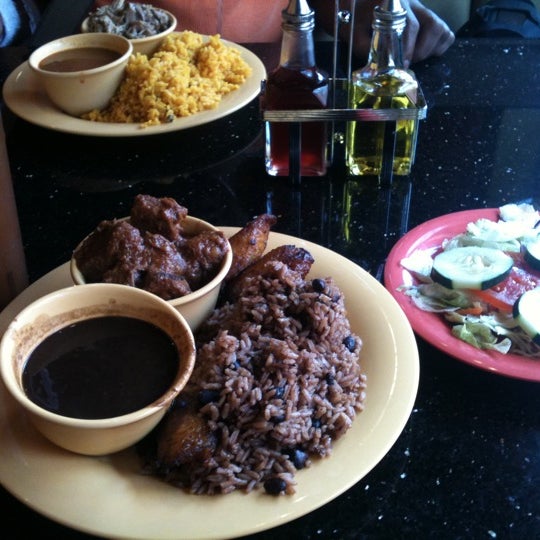 9/8/2011 tarihinde Tanya C.ziyaretçi tarafından Rice &amp; Beans Cocina Latina'de çekilen fotoğraf