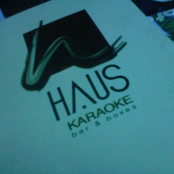 10/15/2011にCesar G.がHaus Karaoke Bar &amp; Boxesで撮った写真