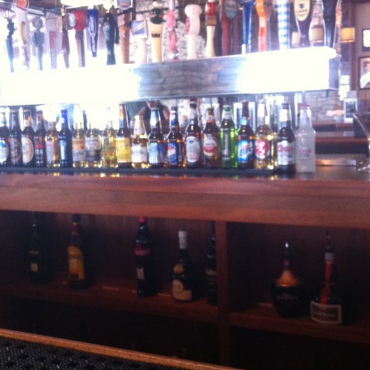9/2/2012 tarihinde Shannon E.ziyaretçi tarafından Bar Louie'de çekilen fotoğraf