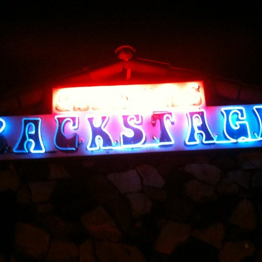Photo prise au Backstage Bar &amp; Grill par Luan P. le12/23/2011