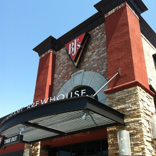 Das Foto wurde bei BJ&#39;s Restaurant &amp; Brewhouse von JORDAN C. am 8/15/2012 aufgenommen