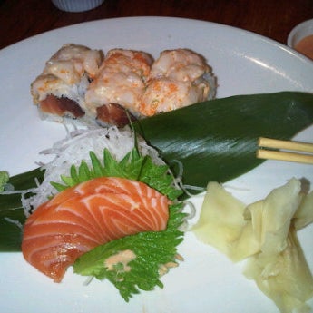 11/10/2011에 Lourdes G.님이 Ginza Japanese Restaurant에서 찍은 사진