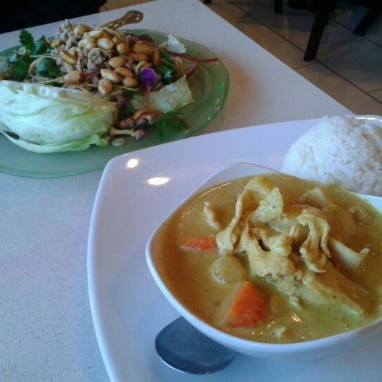 รูปภาพถ่ายที่ Thai Spice Asian Cuisine โดย Vy N. เมื่อ 2/14/2012