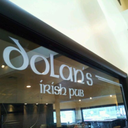 Das Foto wurde bei Dolan&#39;s Irish Pub von DaniB am 6/2/2012 aufgenommen