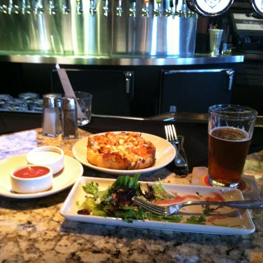 Photo taken at BJ&#39;s Restaurant &amp; Brewhouse by Jessica w/ E. on 6/7/2012