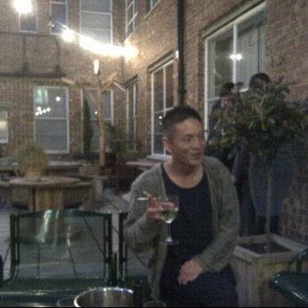 Foto tirada no(a) Platform Cafe, Bar, Terrace por Stan D. em 7/4/2012