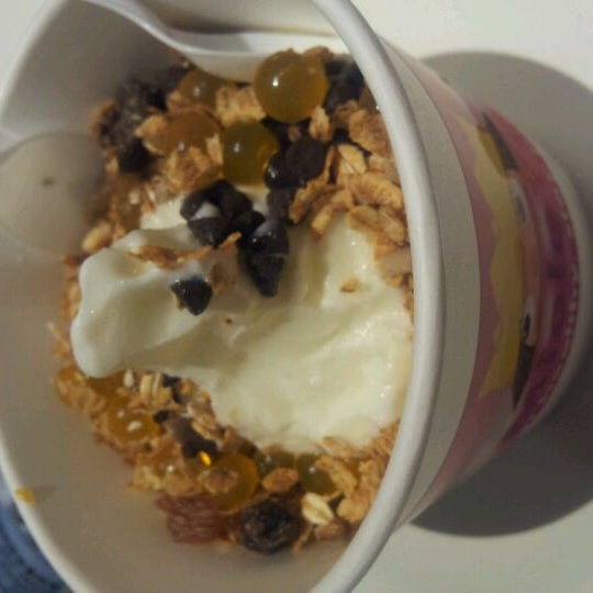 รูปภาพถ่ายที่ Mieleyo Premium Frozen Yogurt โดย Summer L. เมื่อ 5/13/2012