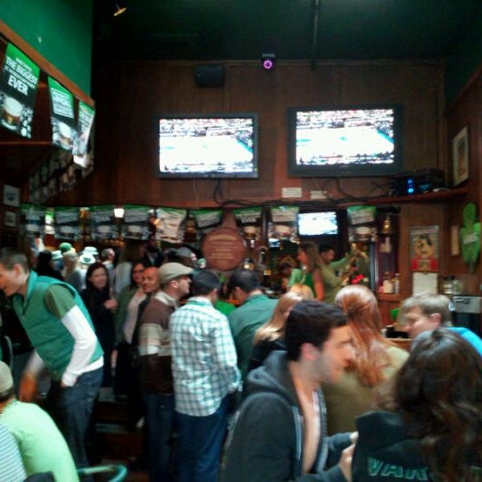 Снимок сделан в O&#39;Brien&#39;s Irish Pub &amp; Restaurant пользователем Beverly R. 3/17/2012