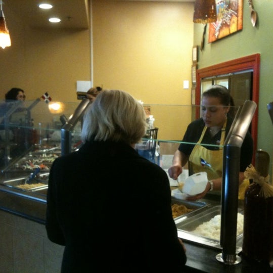 รูปภาพถ่ายที่ D&#39;Mangu Restaurant โดย Kelly M. เมื่อ 1/26/2012
