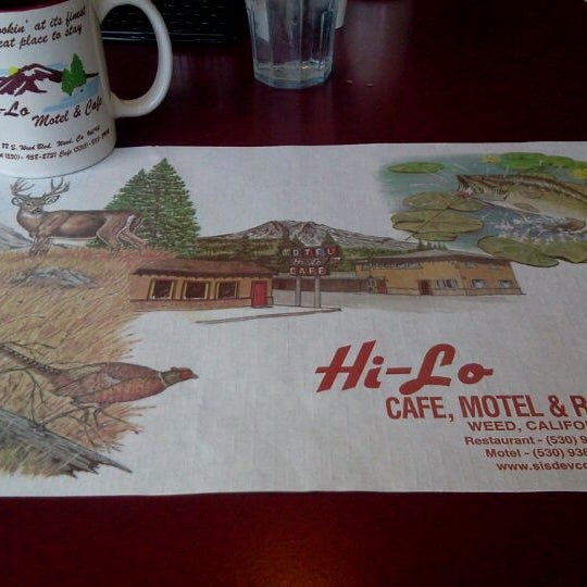 รูปภาพถ่ายที่ Hi-Lo Cafe โดย Craig R. เมื่อ 11/1/2011
