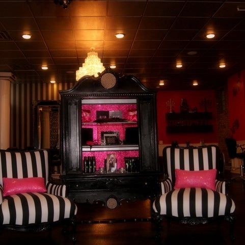 11/26/2011에 Heather G.님이 Tease Salon &amp; Spa에서 찍은 사진