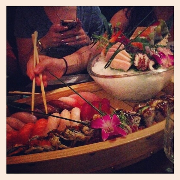 Foto tirada no(a) Osaka Japanese Sushi and Steakhouse por Noah D. em 9/9/2012