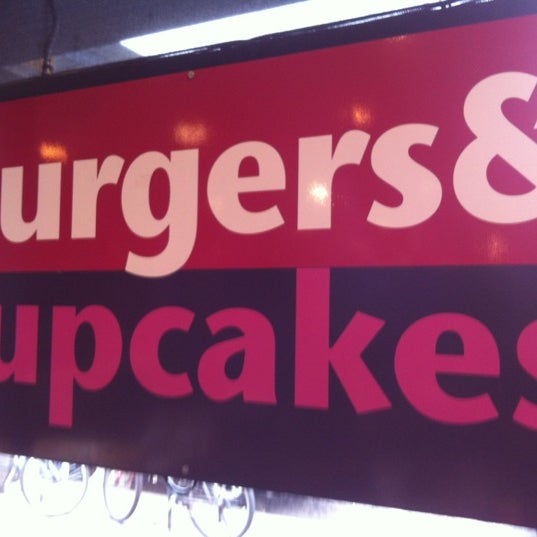 Снимок сделан в Burgers &amp; Cupcakes пользователем Kat S. 1/10/2012