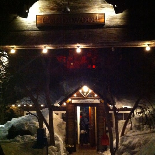 3/5/2011 tarihinde Len K.ziyaretçi tarafından Cottonwood Restaurant &amp; Bar'de çekilen fotoğraf