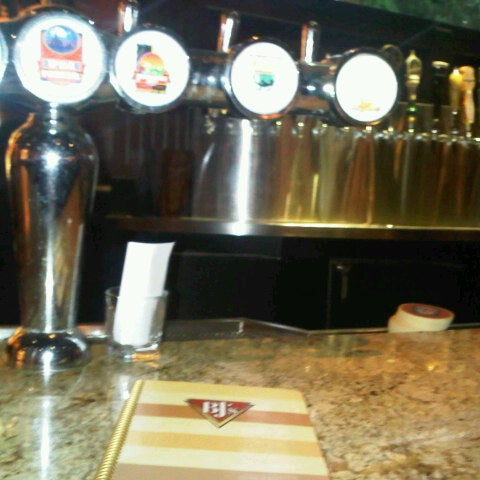 Foto tirada no(a) BJ&#39;s Restaurant &amp; Brewhouse por D em 7/20/2012