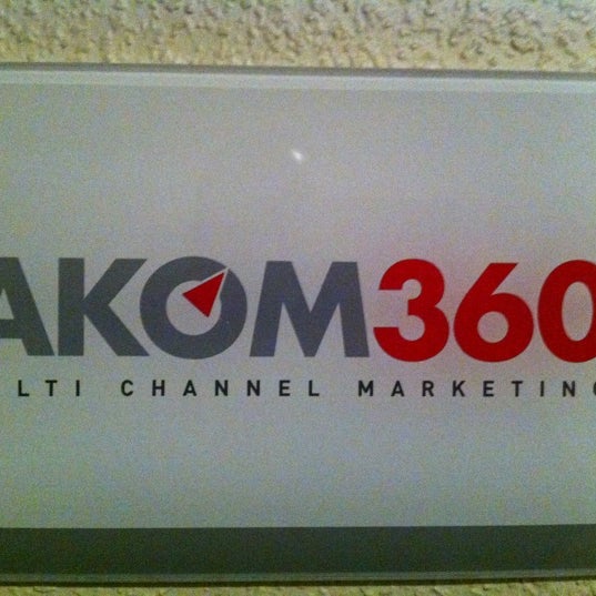 รูปภาพถ่ายที่ AKOM360 โดย Michael K. เมื่อ 1/3/2012
