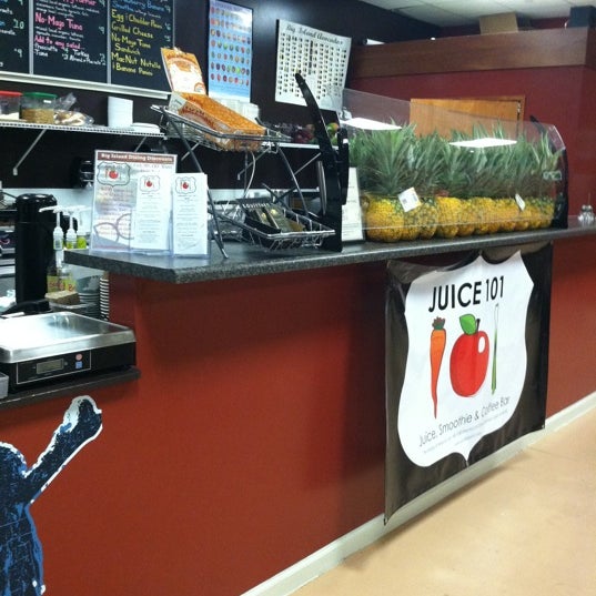Photo taken at Juice 101 by Stephen R. on 8/13/2011