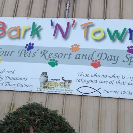 Снимок сделан в Bark &#39;N&#39; Town Pet Resort and Day Spa пользователем Brian L. 11/25/2011