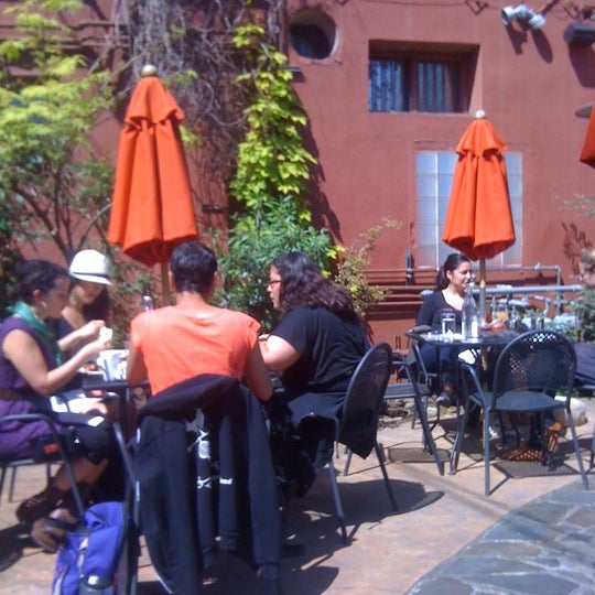 5/6/2012 tarihinde James G.ziyaretçi tarafından Equinox Restaurant &amp; Bar'de çekilen fotoğraf