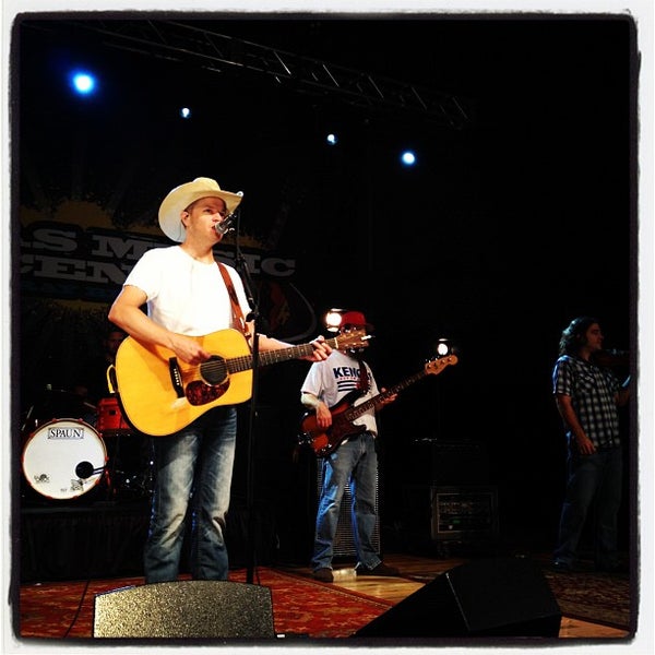 Foto tirada no(a) Texas Music Theater por Todd P. em 6/5/2012