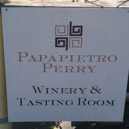 10/8/2011 tarihinde Karen G.ziyaretçi tarafından Papapietro Perry Winery'de çekilen fotoğraf