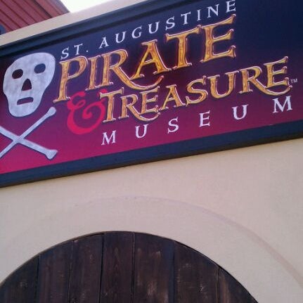 รูปภาพถ่ายที่ St. Augustine Pirate and Treasure Museum โดย Denna B. เมื่อ 11/9/2011