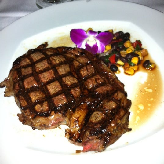 Das Foto wurde bei Santa Fe Steakhouse von Conrad &amp; Jenn R. am 5/4/2012 aufgenommen