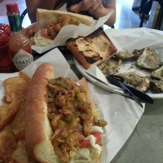 Photo taken at Wicked Po&#39;Boys by Richard L. on 7/20/2012