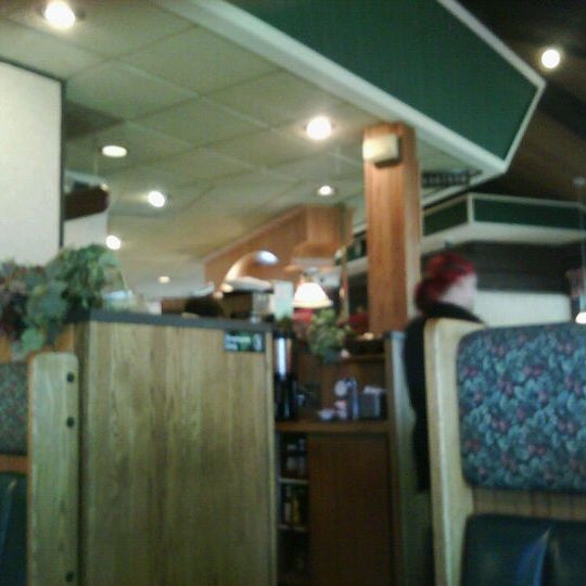 Photo taken at Shari&#39;s Cafe and Pies by Gary S. on 6/29/2011