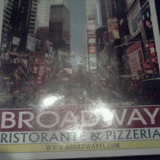 Foto tomada en Broadway Ristorante &amp; Pizzeria  por Kevin M. el 12/18/2011