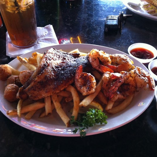 4/1/2012 tarihinde Toren S.ziyaretçi tarafından Dodie&#39;s Cajun Restaurant'de çekilen fotoğraf