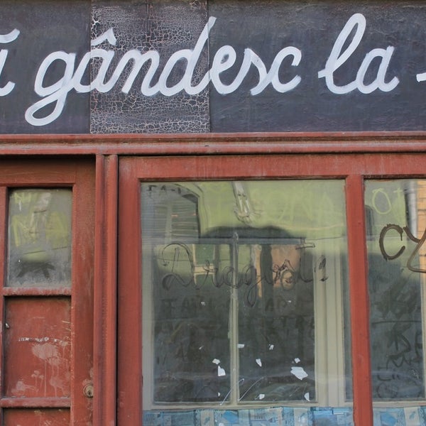 Fotos En Ma Gandesc La Ea Non Stop Strada Tribunei Nr 13