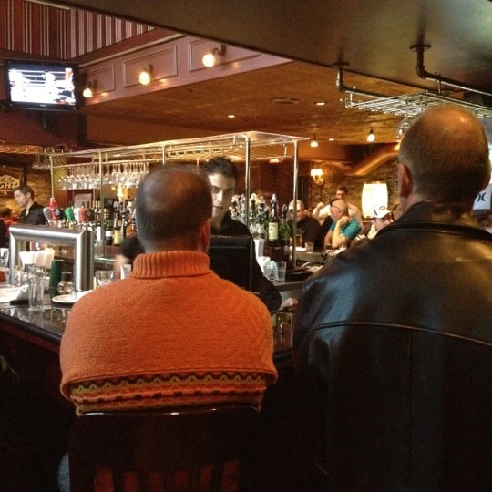 2/19/2012 tarihinde Jake G.ziyaretçi tarafından Bâton Rouge Steakhouse &amp; Bar'de çekilen fotoğraf