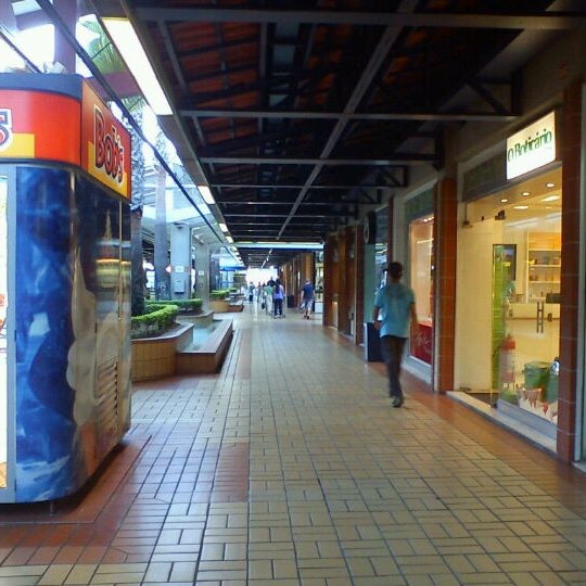 รูปภาพถ่ายที่ Unimart Shopping โดย Michelle V. เมื่อ 9/1/2011