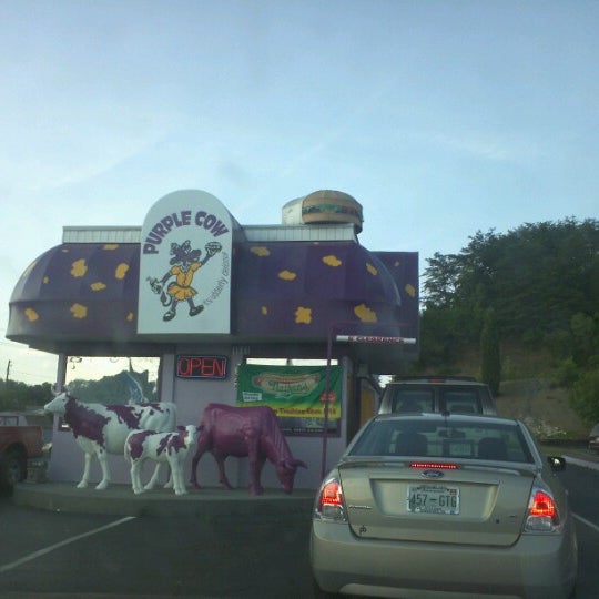Photo prise au Purple Cow par T Lee H. le6/15/2012