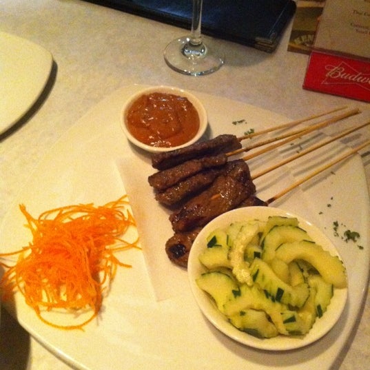 Foto tomada en Phuket Thai Restaurant &amp; Sushi  por Dennis S. el 2/16/2012