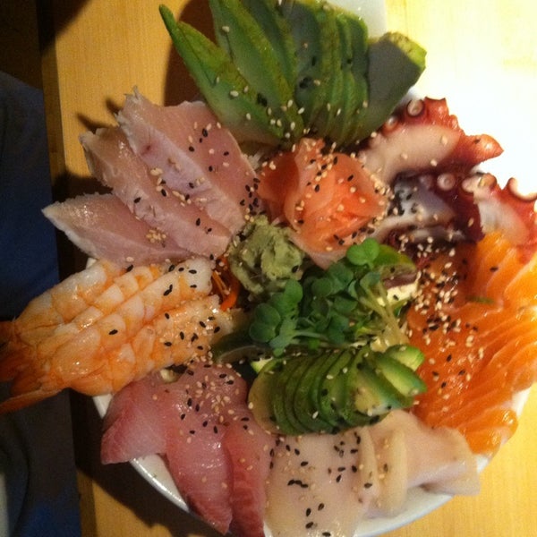 7/20/2012 tarihinde Eric E.ziyaretçi tarafından Nama Sushi Bar'de çekilen fotoğraf