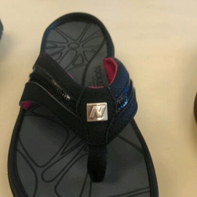 famous footwear stratford square mall