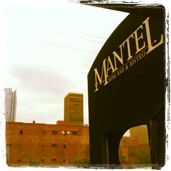 4/9/2012 tarihinde Shua D.ziyaretçi tarafından Mantel Wine Bar and Bistro'de çekilen fotoğraf