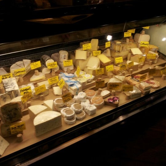 8/27/2012 tarihinde Christian B.ziyaretçi tarafından Rosemont Market and Bakery'de çekilen fotoğraf