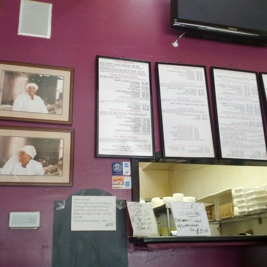 7/3/2012にApryl D.がSky&#39;s Gourmet Tacosで撮った写真