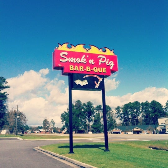 2/19/2012 tarihinde Matt F.ziyaretçi tarafından Smok&#39;n Pig BBQ'de çekilen fotoğraf