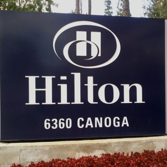 Photo taken at Hilton Woodland Hills/Los Angeles by Marcelo K. on 8/17/2012