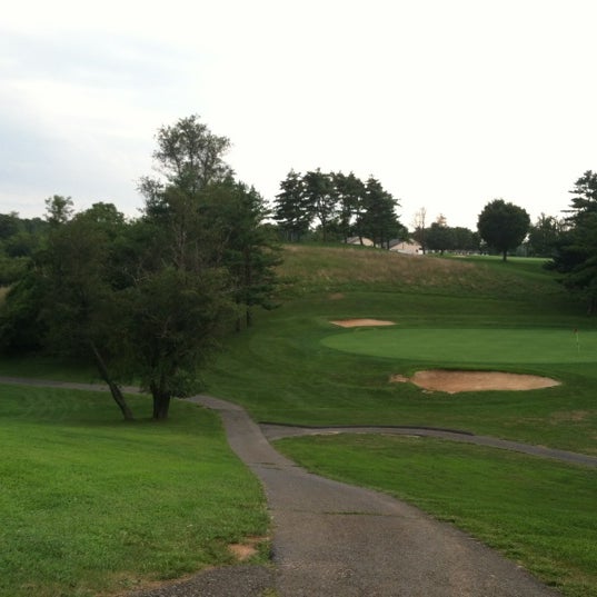 Foto scattata a Redgate Golf Course da Lynn N. il 8/13/2012