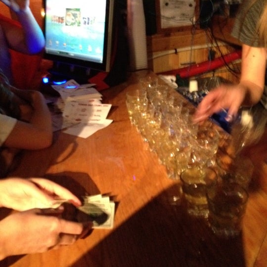 4/27/2012 tarihinde Jackziyaretçi tarafından Kilroy&#39;s Bar &amp; Grill'de çekilen fotoğraf
