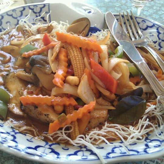 Foto scattata a Siam Taste Thai Cuisine da Alexander K. il 5/28/2012